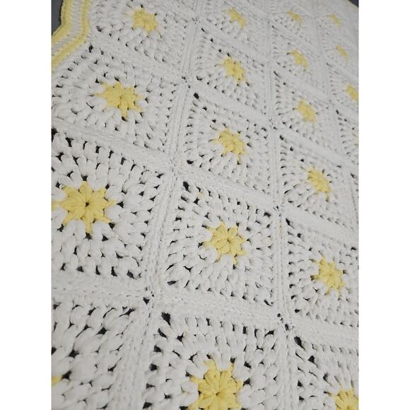 Crocheted Yellow White Granny Blanket 44"x33" Daisys Cottagecore Coquette - Picture 3 of 5
